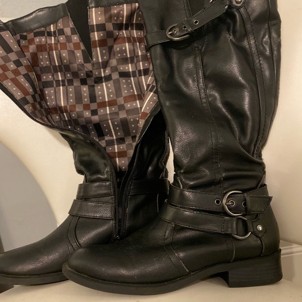 White Mountain knee high boots with plaid lining